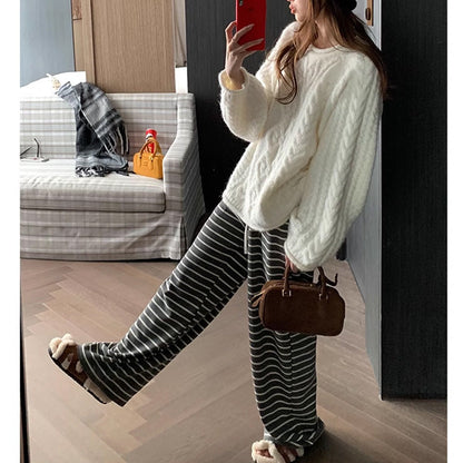 Women's chunky knit sweater with a relaxed fit and generous sleeves NOVAE