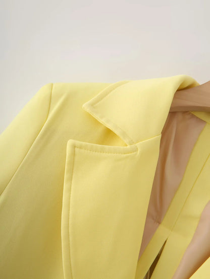 Women's blazer jacket with an elegant cut and practical pockets NOVAE