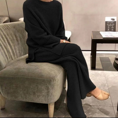 Women's knitted ensemble with a wide cut and elegant design NOVAE