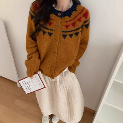 Women's chunky knit cardigan with elaborate color pattern and comfortable button closure NOVAE