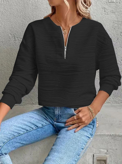 Women's casual sweatshirt with structured design and zipper NOVAE