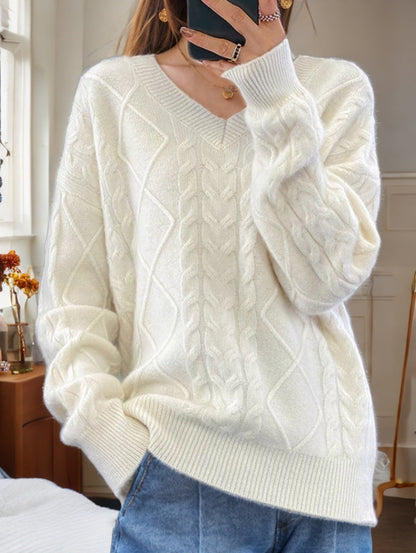 Women's Elegant Knit Sweater with Detailed Cable Pattern NOVAE