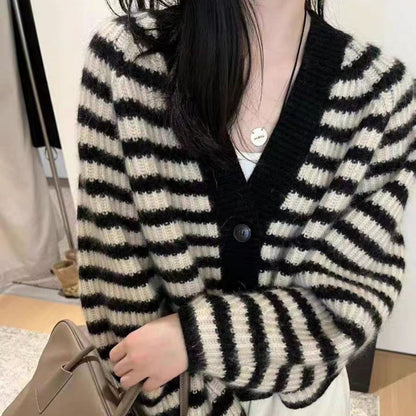 Women's striped cardigan with a wide fit and button details NOVAE