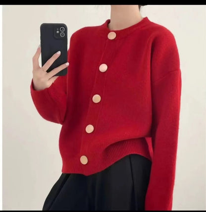 Women's cozy cardigan with large buttons and elegant design NOVAE