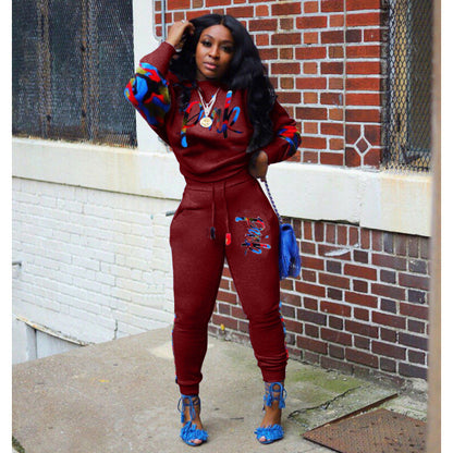 Women's sporty sweatshirt set with colorful camouflage details and a comfortable cut NOVAE