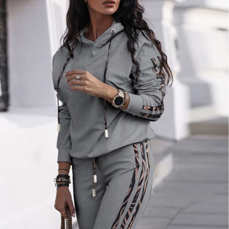 Women's sporty loungewear set with hood and side stripes NOVAE