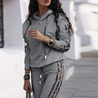 Women's sporty loungewear set with hood and side stripes NOVAE