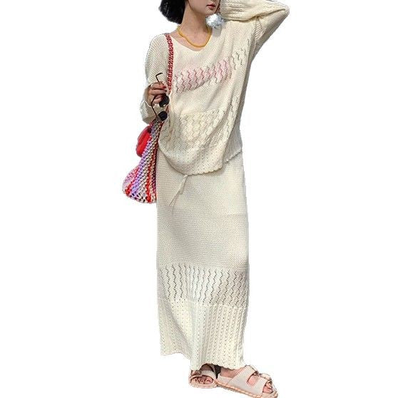 Women's airy knit top with V-neck and batik pattern NOVAE