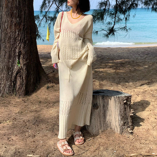 Women's airy knit top with V-neck and batik pattern NOVAE