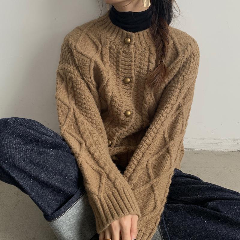 Women's chunky knit cardigan with button details and cable pattern NOVAE