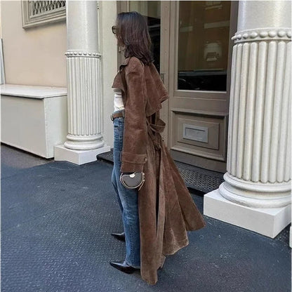 Women's elegant trench coat with lined collar and practical pockets NOVAE