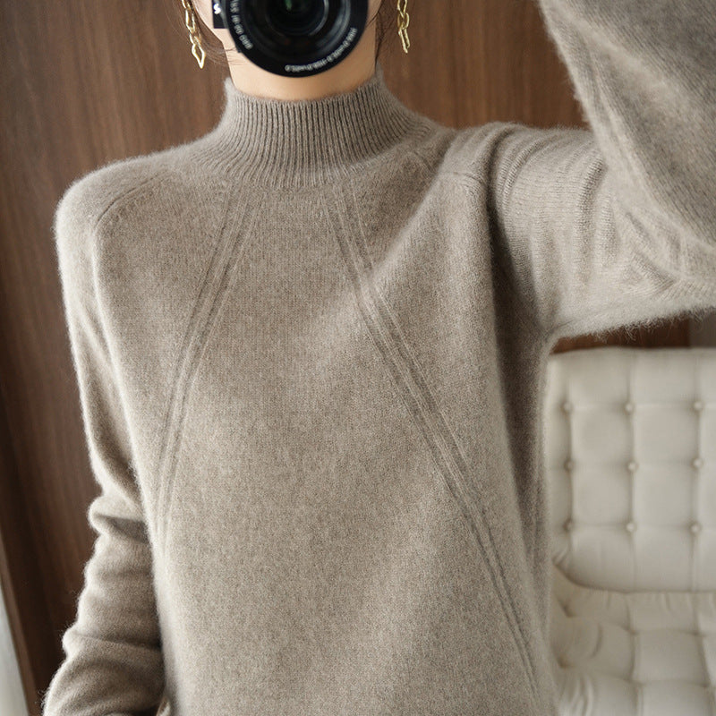 Women's cozy roll-neck sweater made of fine material with a relaxed fit NOVAE