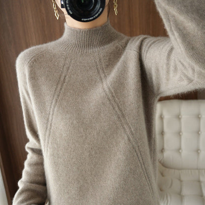 Women's cozy roll-neck sweater made of fine material with a relaxed fit NOVAE