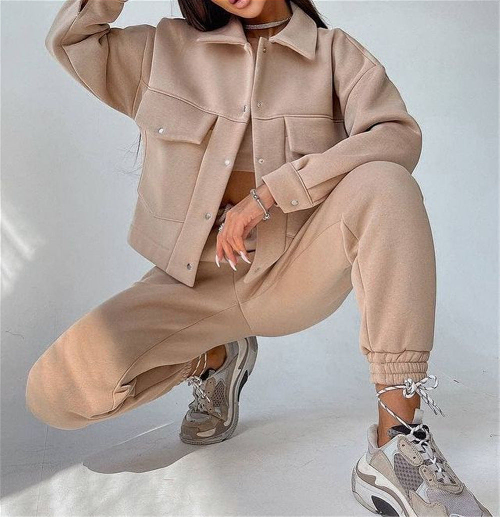 Women's sporty set consisting of an oversized jacket and comfortable jogger pants NOVAE