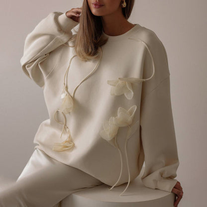 Women's sweatshirt with floral appliqués and a relaxed fit NOVAE