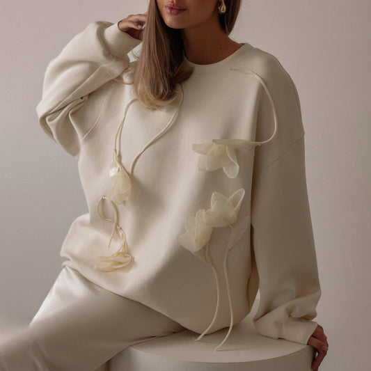 Women's sweatshirt with floral appliqués and a relaxed fit NOVAE