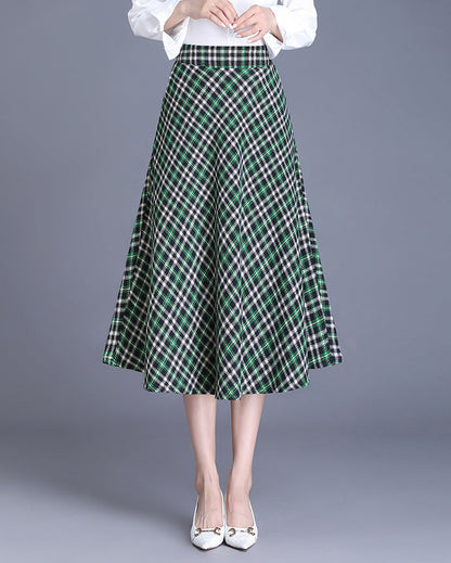 Women's midi skirt in an elegant check design with a flowing cut NOVAE
