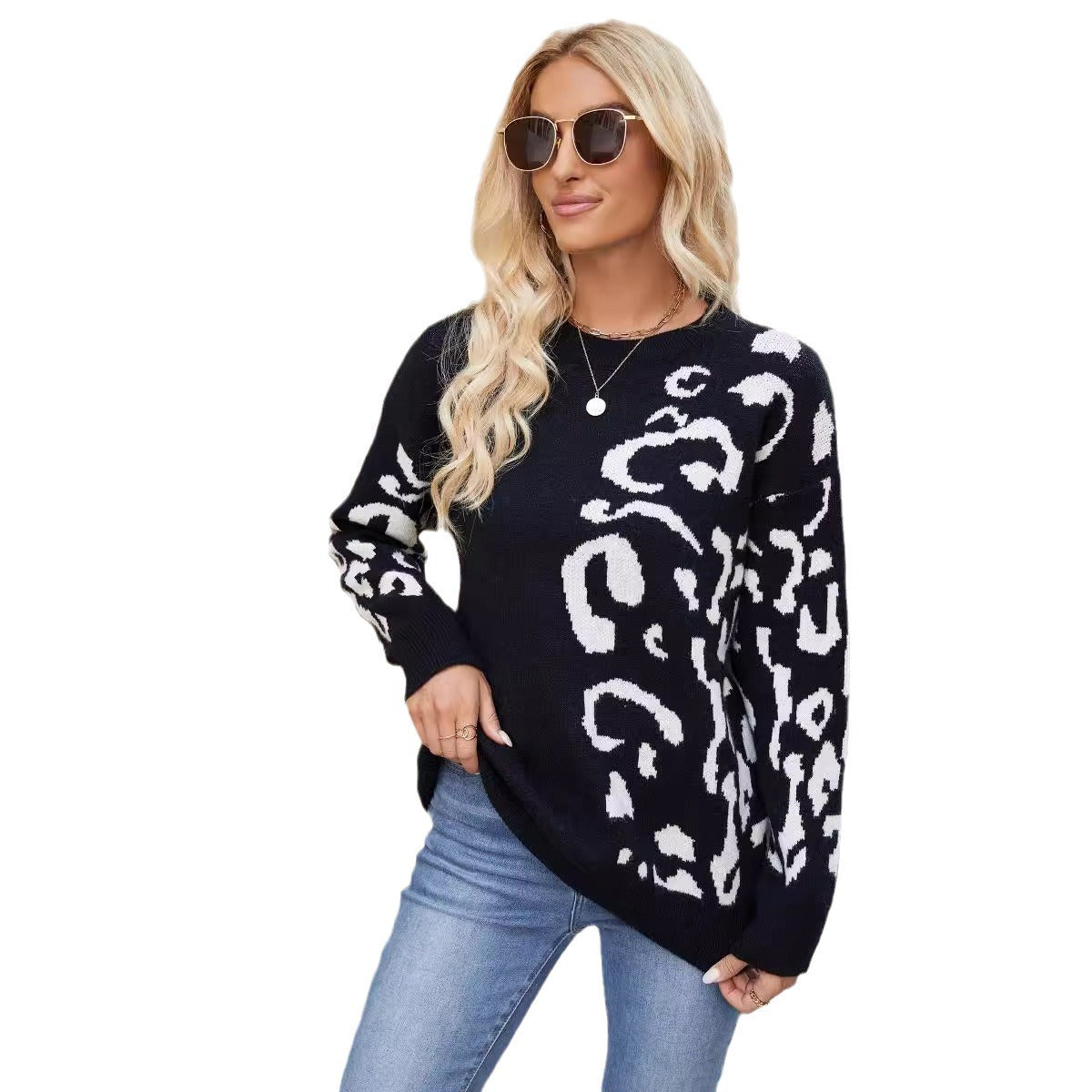 Women's trendy knit sweater with a modern leopard print and relaxed fit NOVAE