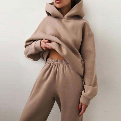 Women's sporty loungewear set with oversized hoodie and comfortable jogging pants NOVAE