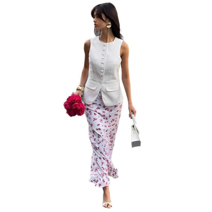 Women's elegant vest with feminine button details and fashionable side pockets NOVAE