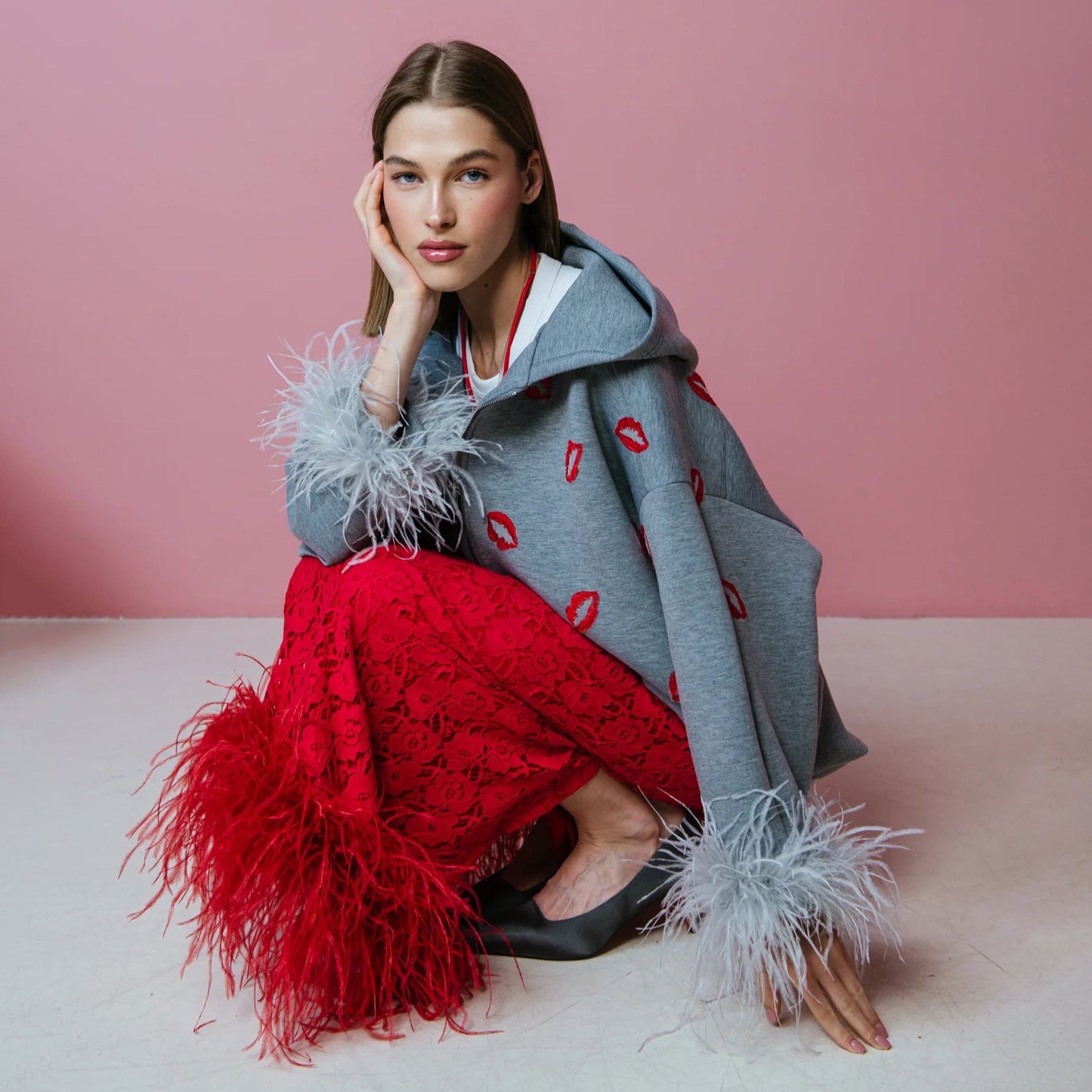 Women's hoodie with feathers and lip motif NOVAE