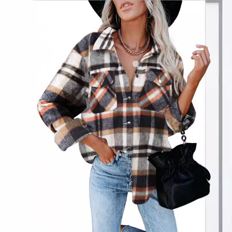 Women's checked flannel blouse with practical chest pockets and a casual cut NOVAE
