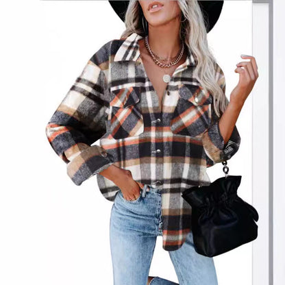 Women's checked flannel blouse with practical chest pockets and a casual cut NOVAE