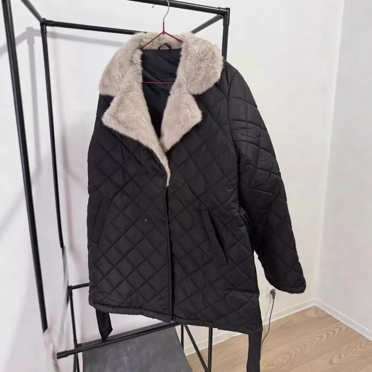 Women's quilted winter jacket with soft collar and practical pockets NOVAE