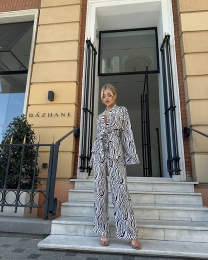 Women's set consisting of a lightweight blazer and wide-leg trousers in a floral design NOVAE