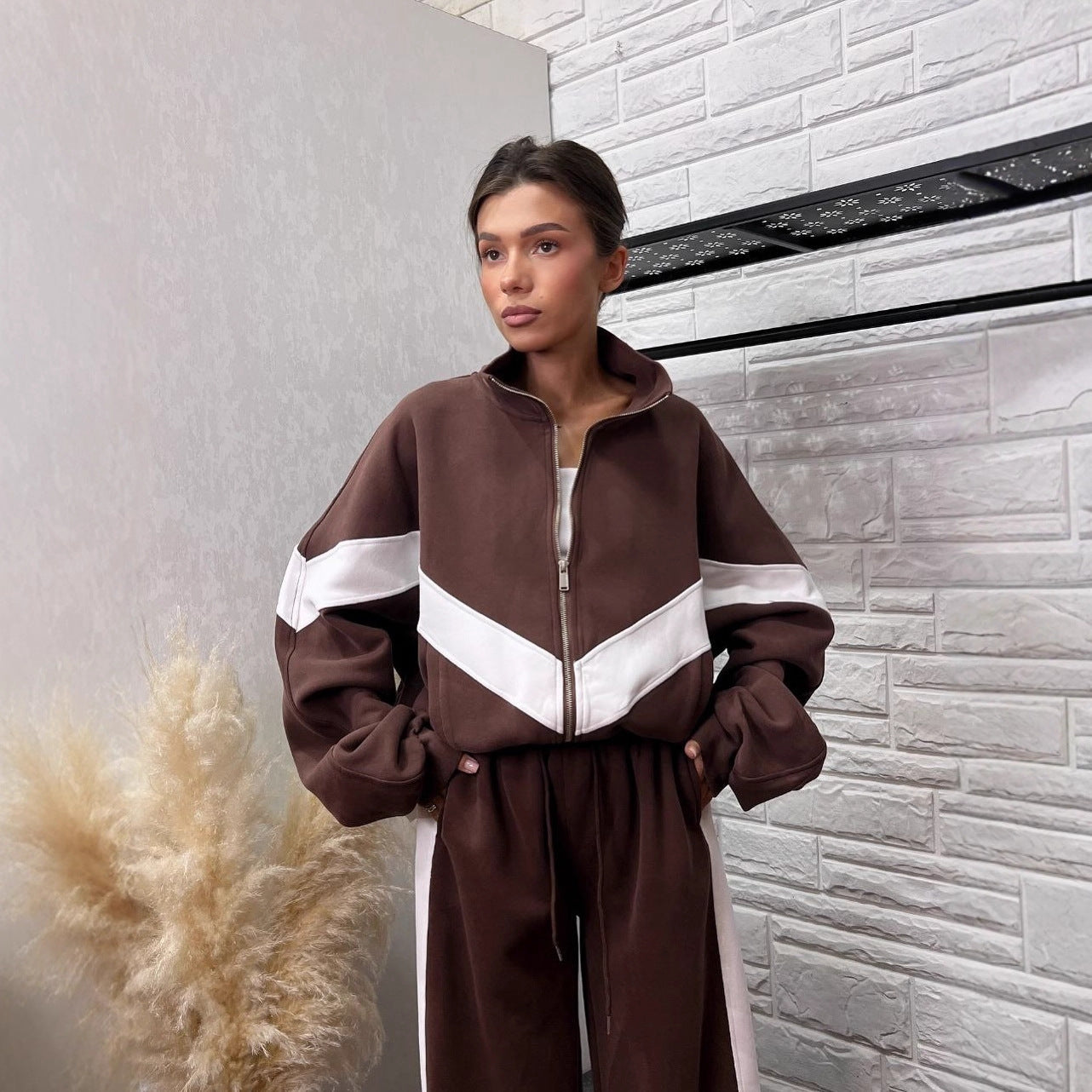 Women's tracksuit with contrasting inserts NOVAE