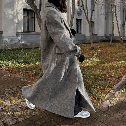 Women's oversized wool coat in the elegant NOVAE design