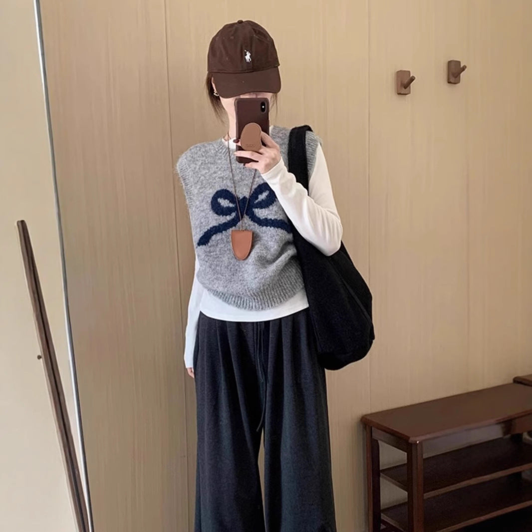 Women's Cozy Knit Vest with Playful Bow Motif NOVAE