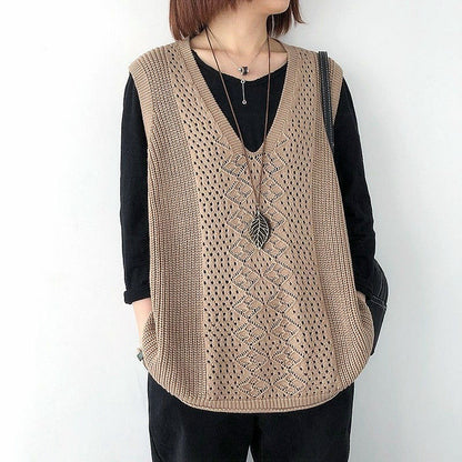 Women's knitted vest with deep V-neck and practical pockets NOVAE