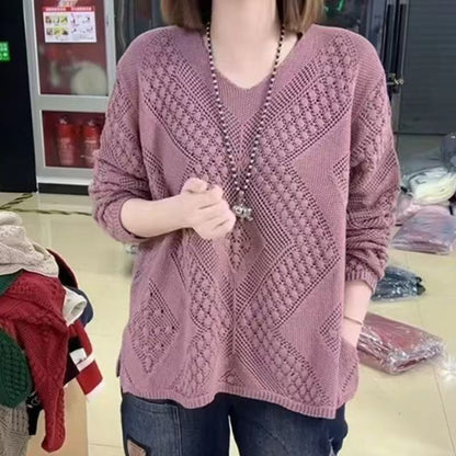 Women's V-neck sweater with modern textured pattern NOVAE
