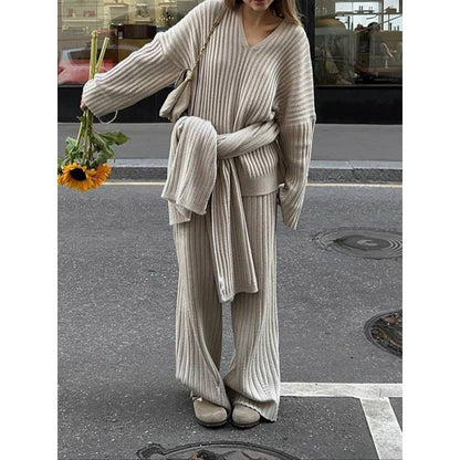 Women's casual knit set with a wide cut and V-neck NOVAE