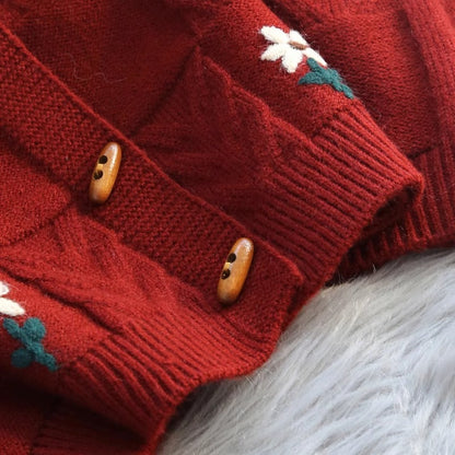 Women's cardigan with floral cable pattern and wooden buttons NOVAE