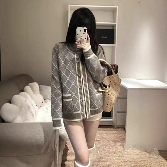 Women's fashionable knit cardigan with elegant diamond pattern and gold buttons NOVAE