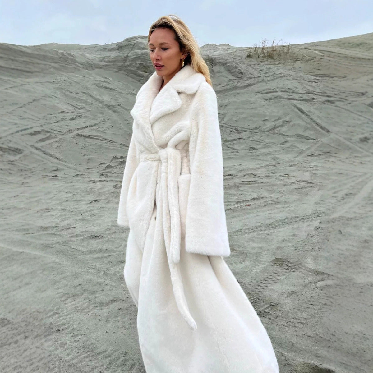 Women's Elegant Lined Winter Coat with Wide Lapels NOVAE