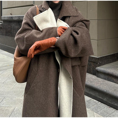 Women's elegant and comfortable wool coat with contrasting collar NOVAE