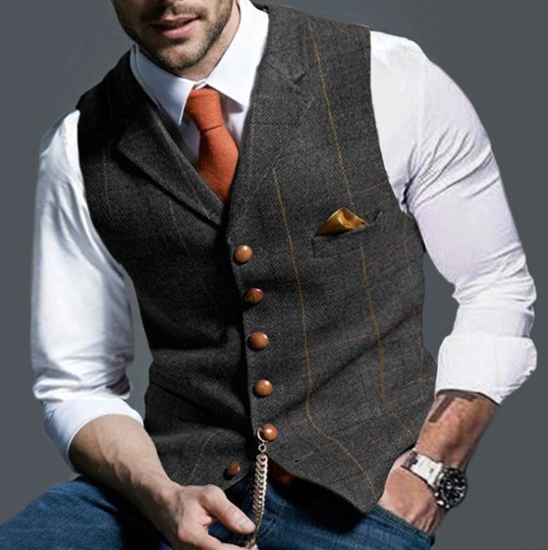 Men's stylish vest with elegant wooden buttons NOVAE