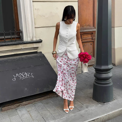 Women's elegant vest with feminine button details and fashionable side pockets NOVAE