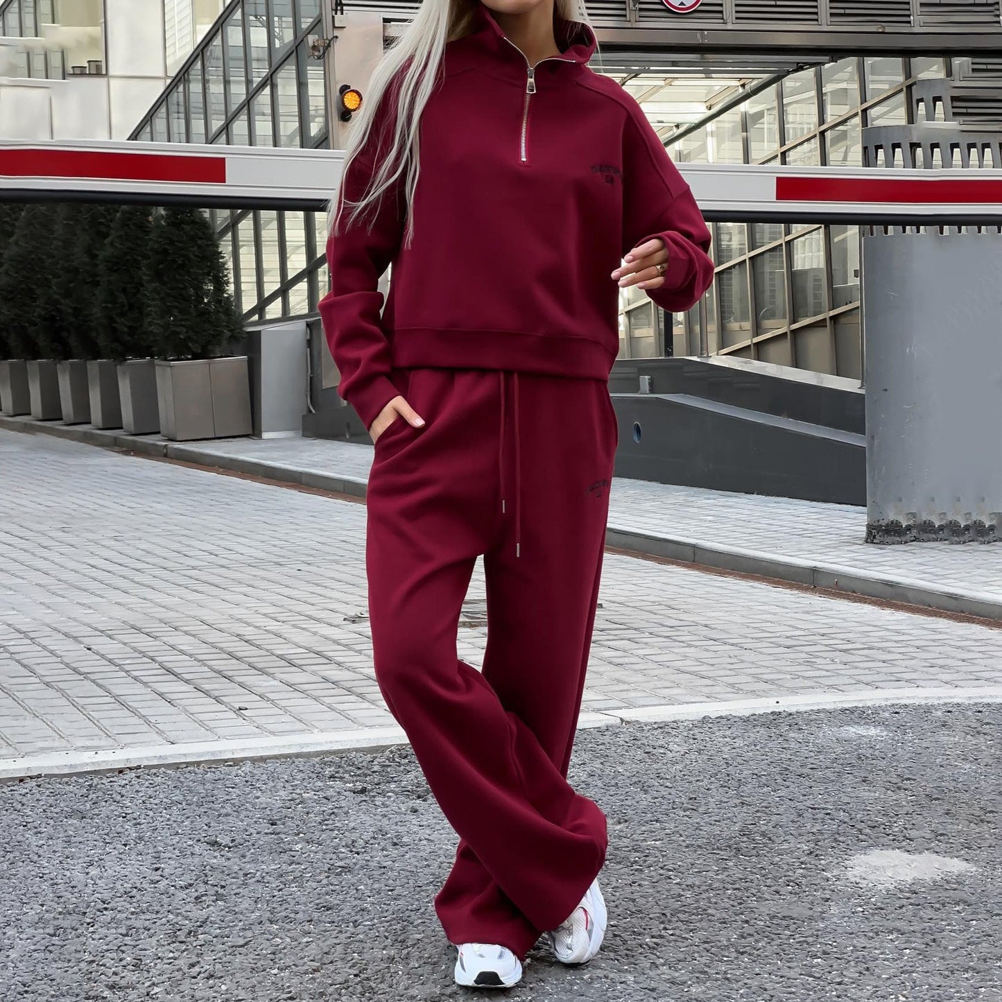 Women's casual tracksuit with high-closing zipper and relaxed fit NOVAE