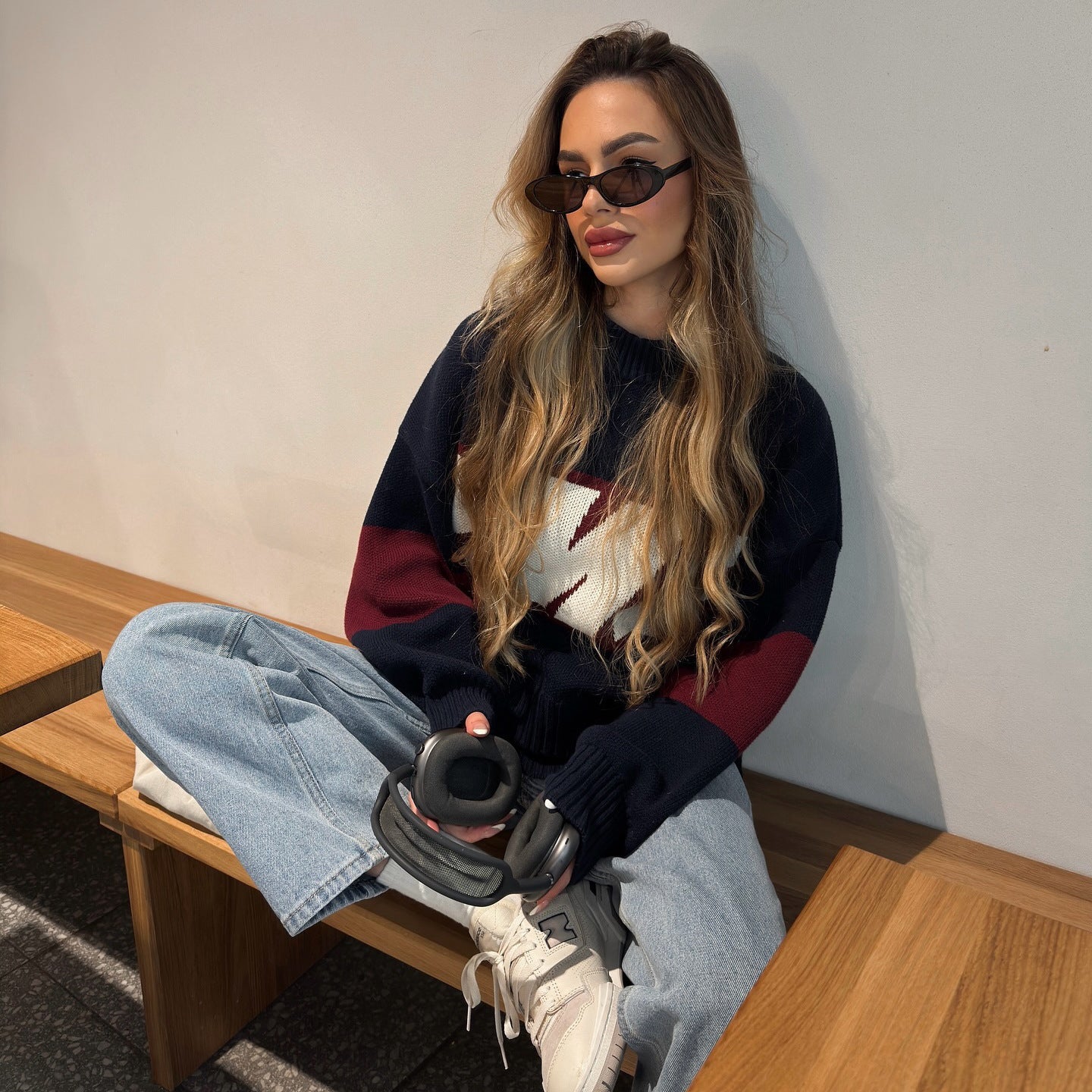 Women's sporty knit sweater with creative graphic design and casual cut NOVAE