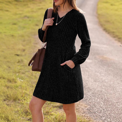 Women's casual dress with vertical structure and practical pockets NOVAE