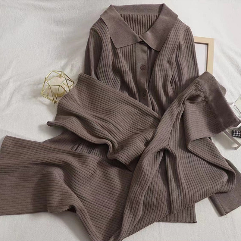 Women's knit sweater with classic collar NOVAE