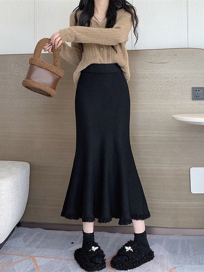 Women's elegant maxi skirt with voluminous hem and fringed details NOVAE