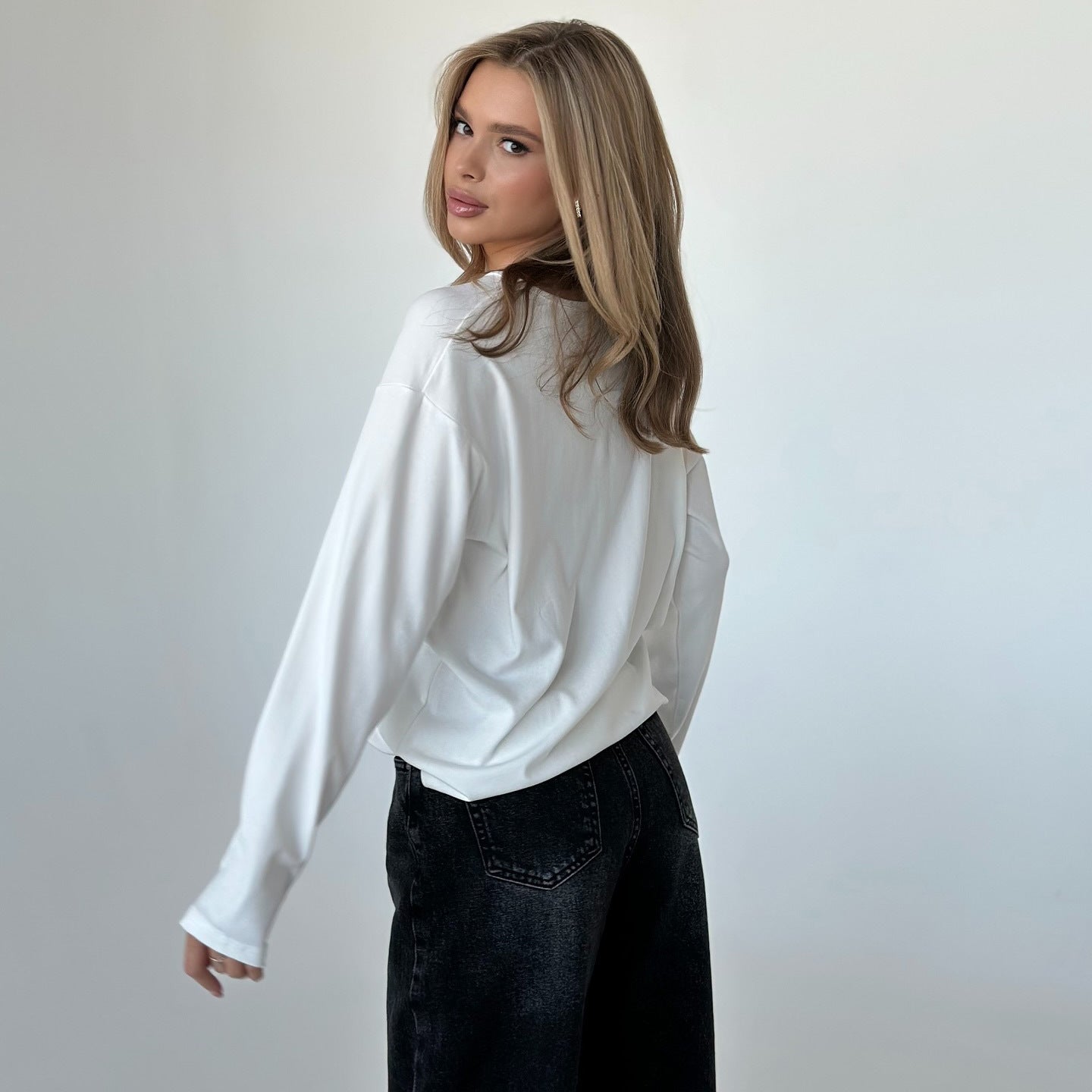 Women's long-sleeved shirt with button details and a relaxed fit NOVAE