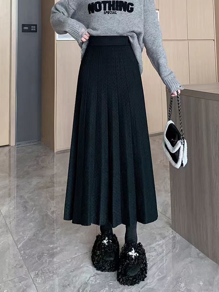 Women's Elegant Pleated Maxi Skirt with High Waist and Fine Texture NOVAE