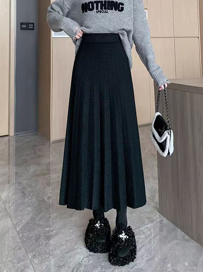 Women's Elegant Pleated Maxi Skirt with High Waist and Fine Texture NOVAE