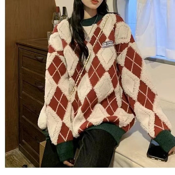 Women's fluffy sweater with a modern diamond pattern and relaxed fit NOVAE